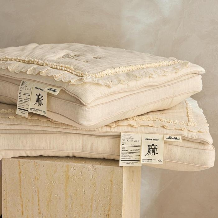 91家纺网 家纺一手货源 找家纺 （总）昕科 2025新款双层可拆花边棉麻蚕丝枕-二合一可拆蚕丝棉麻枕头棉麻成人枕芯