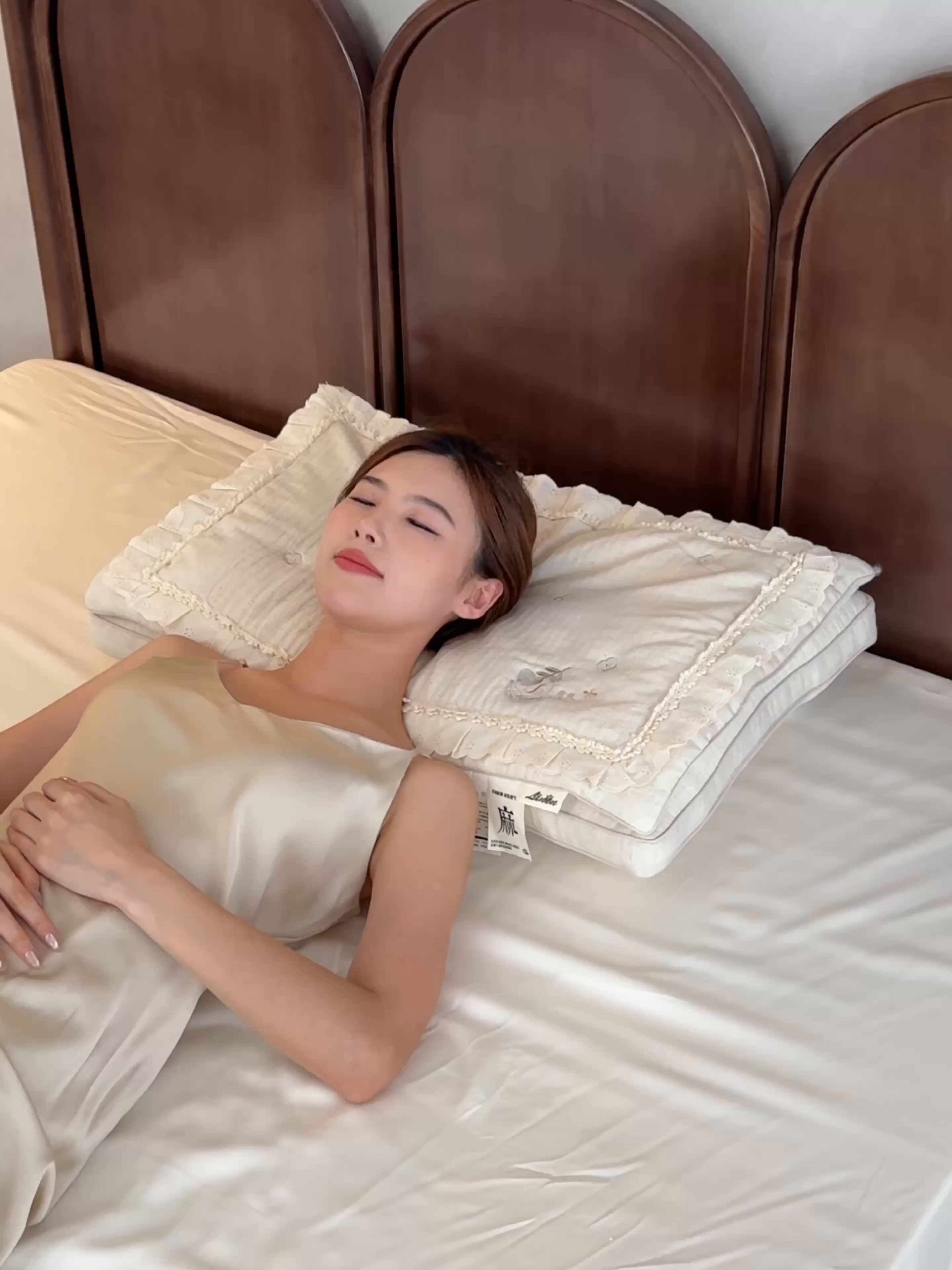 91家纺网 家纺一手货源 找家纺 （总）昕科 2025新款双层可拆花边棉麻蚕丝枕-二合一可拆蚕丝棉麻枕头棉麻成人枕芯