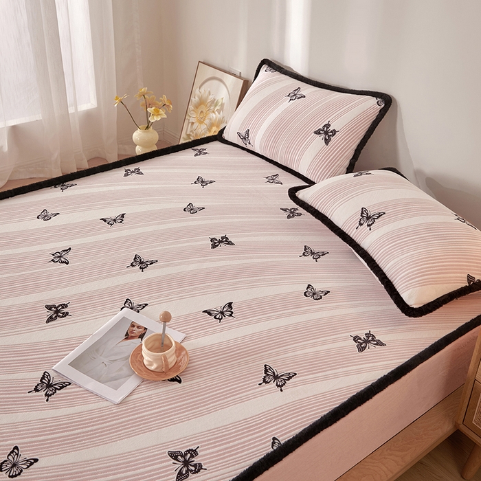 91家纺网 家纺一手货源 找家纺 （总）绒城 2025新款高克重雕花牛奶绒单床笠床笠单件