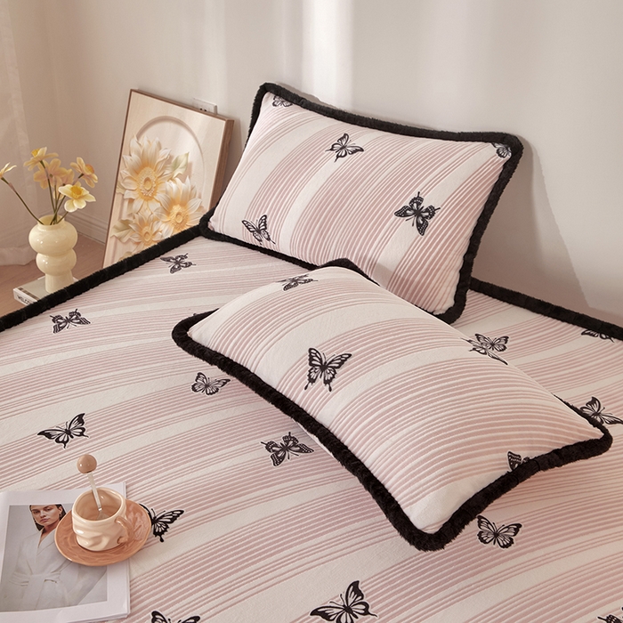 91家纺网 家纺一手货源 找家纺 （总）绒城 2025新款高克重雕花牛奶绒单床笠床笠单件