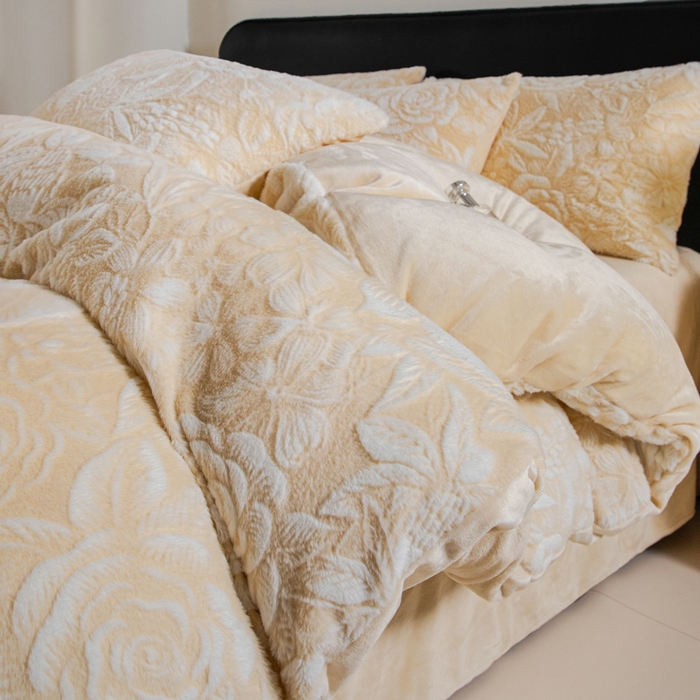 91家纺网 家纺一手货源 找家纺 诺梵家纺 2025新款立体兔毛烂花四件套 蝶梦-黄