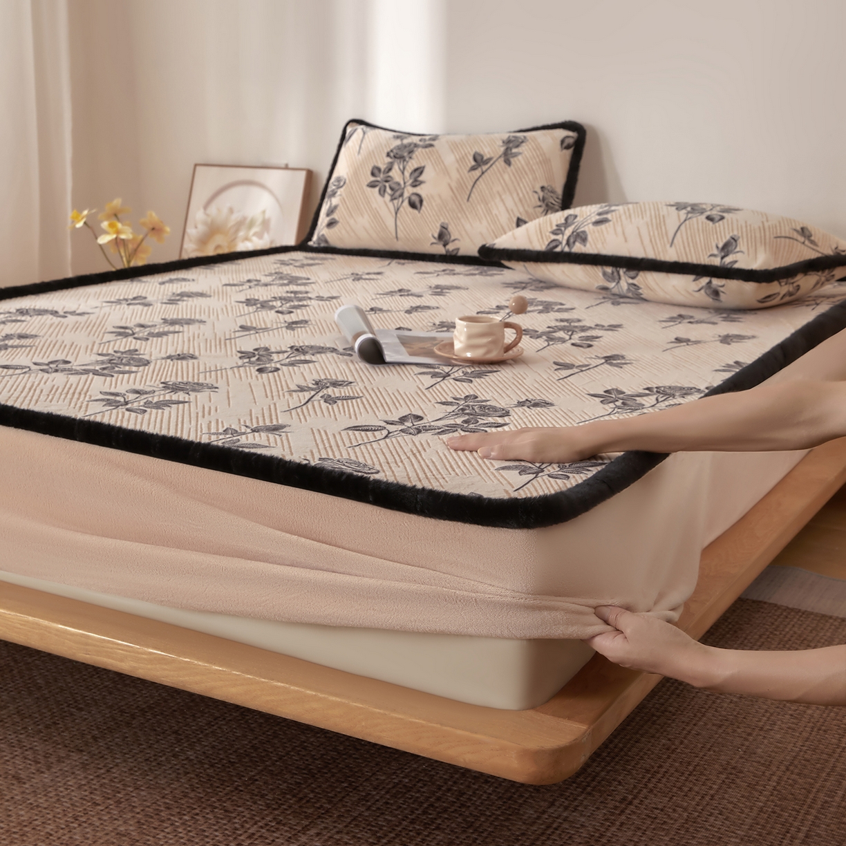 91家纺网 家纺一手货源 找家纺 吾秀家居 2025新款高克重雕花牛奶绒单床笠床笠单件 玫瑰