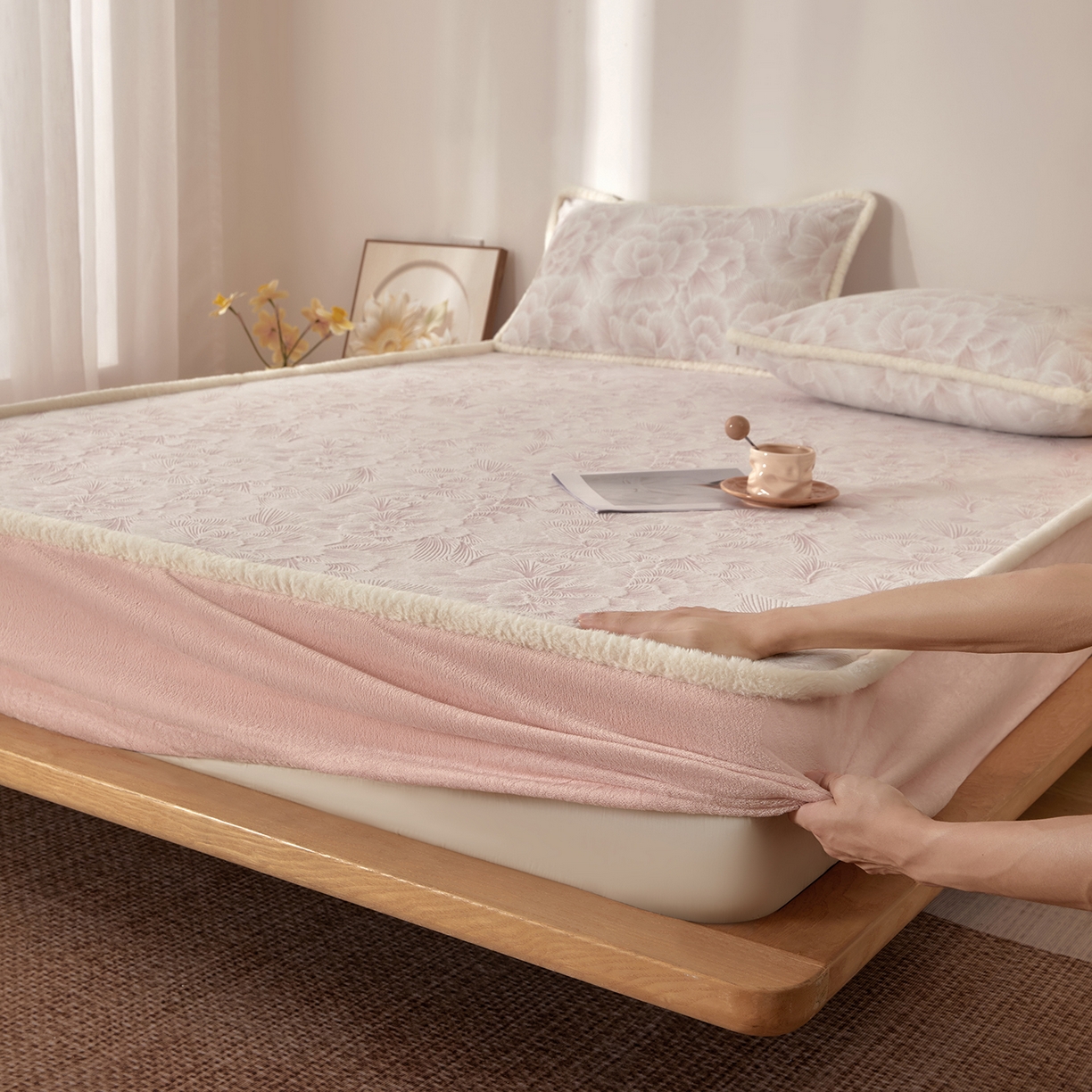 91家纺网 家纺一手货源 找家纺 吾秀家居 2025新款高克重雕花牛奶绒单床笠床笠单件 慕雪