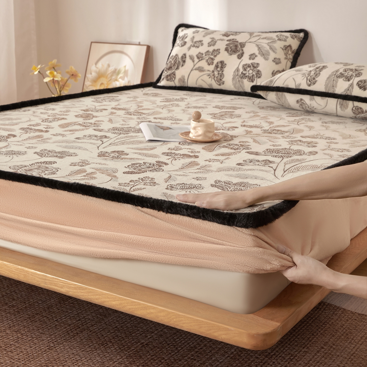 91家纺网 家纺一手货源 找家纺 吾秀家居 2025新款高克重雕花牛奶绒单床笠床笠单件 吟花