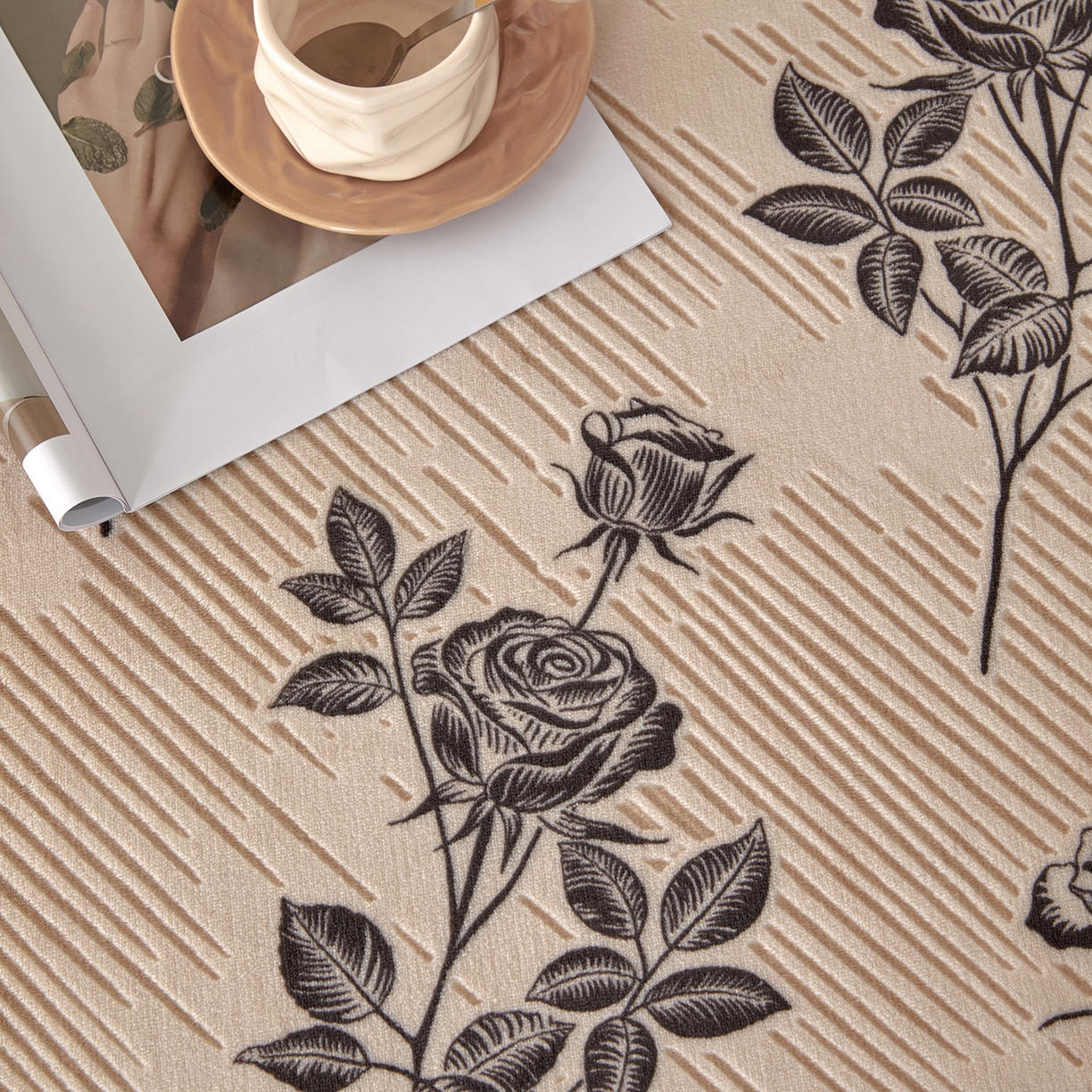 91家纺网 家纺一手货源 找家纺 吾秀家居 2025新款高克重雕花牛奶绒单床笠床笠单件 玫瑰