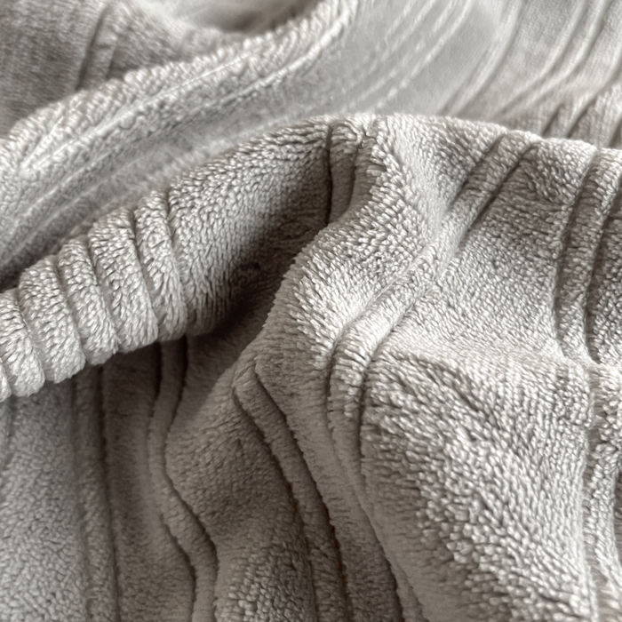 91家纺网 家纺一手货源 找家纺 （总）云玲时尚 2025新款高克重牛奶绒雕花单被套-波浪