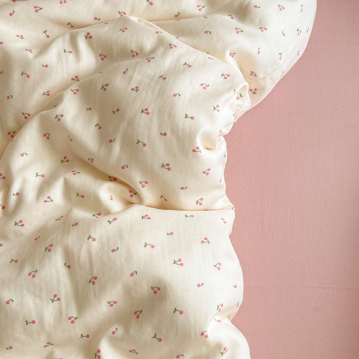 91家纺网 家纺一手货源 找家纺 仟网汇 2025新款全棉纯棉层纱四件套 樱桃丸子