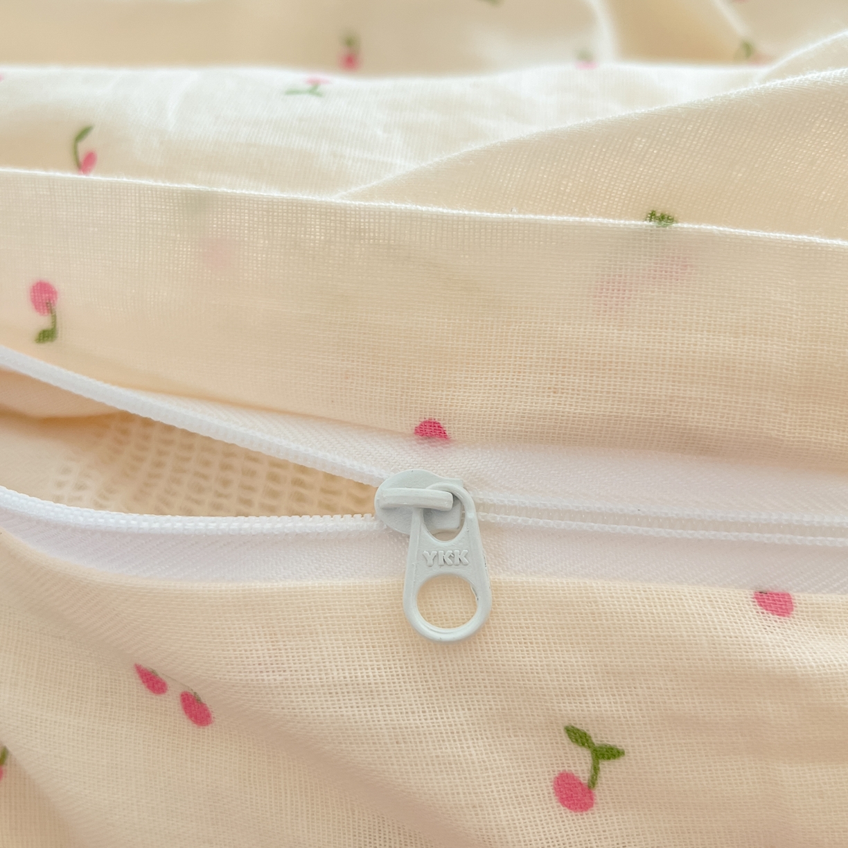 91家纺网 家纺一手货源 找家纺 仟网汇 2025新款全棉纯棉层纱四件套 樱桃丸子