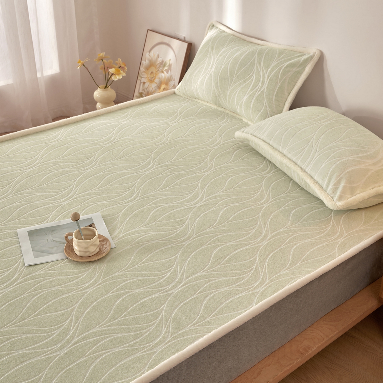 91家纺网 家纺一手货源 找家纺 吾秀家居 2025新款高克重雕花牛奶绒单床笠床笠单件 曲线