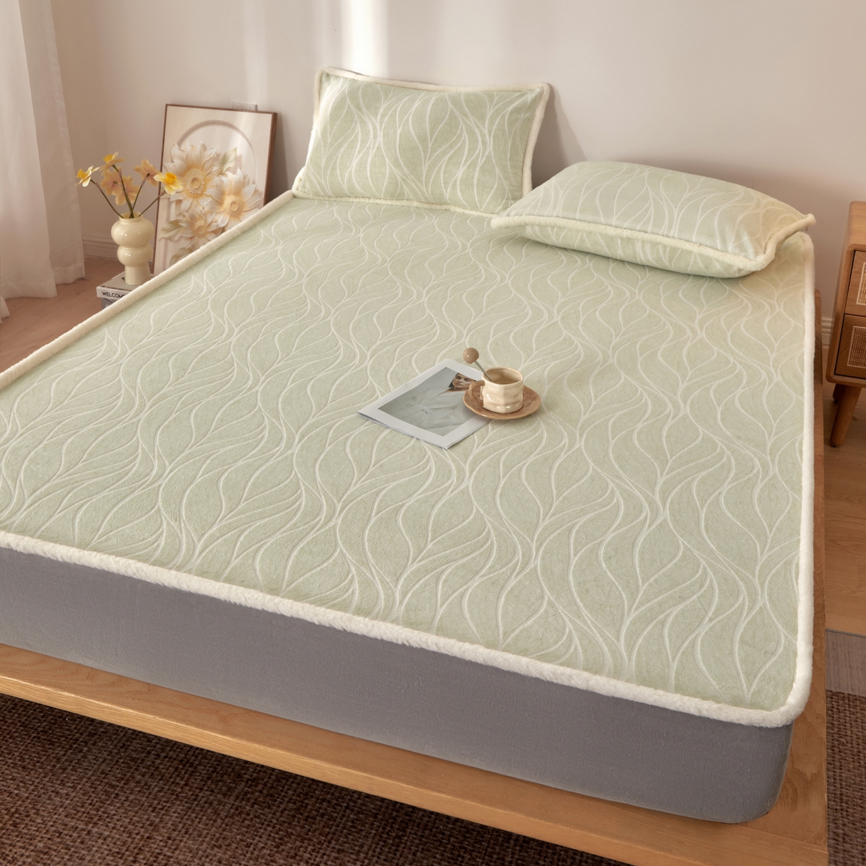 91家纺网 家纺一手货源 找家纺 吾秀家居 2025新款高克重雕花牛奶绒单床笠床笠单件 曲线