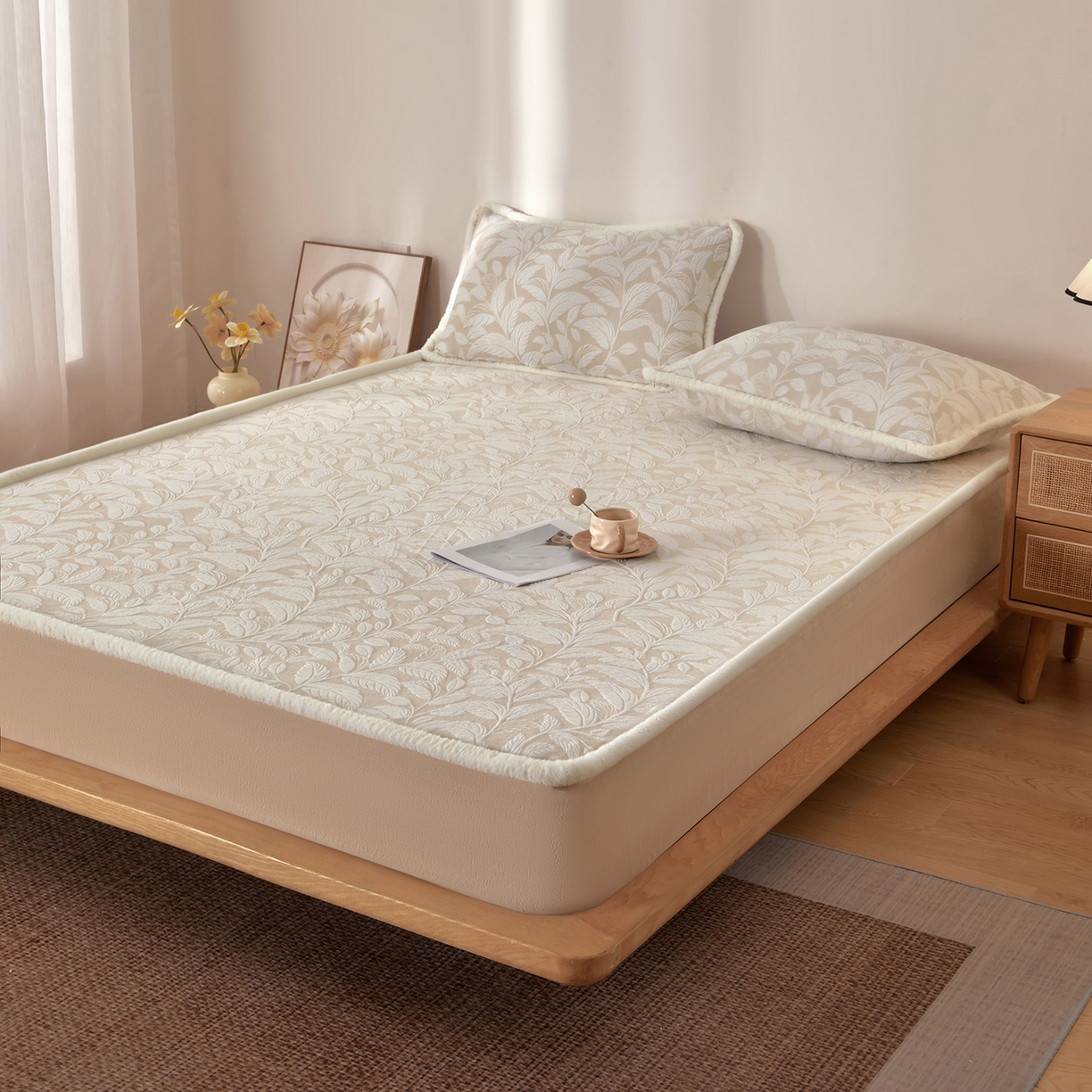 91家纺网 家纺一手货源 找家纺 吾秀家居 2025新款高克重雕花牛奶绒单床笠床笠单件 叶繁