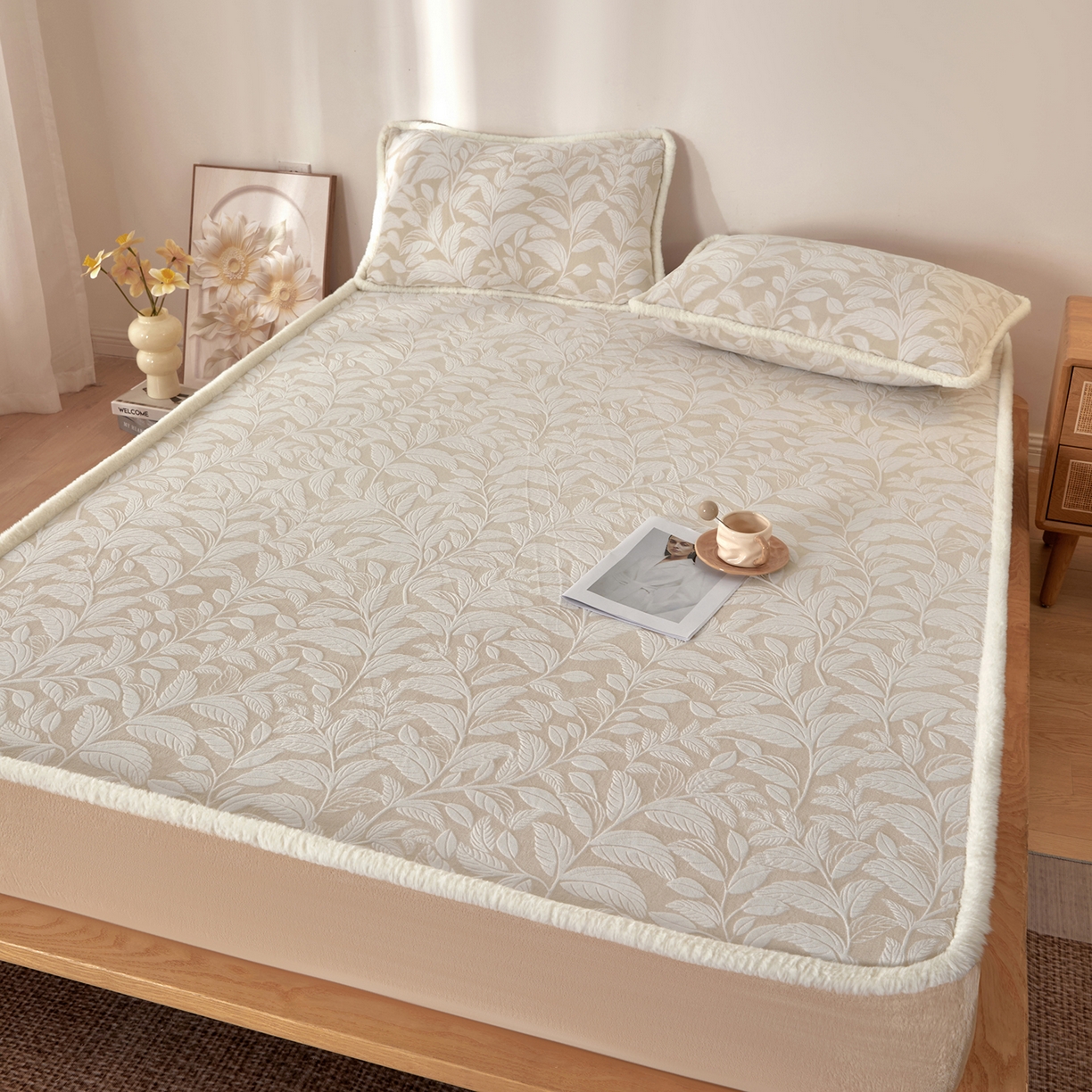 91家纺网 家纺一手货源 找家纺 吾秀家居 2025新款高克重雕花牛奶绒单床笠床笠单件 叶繁