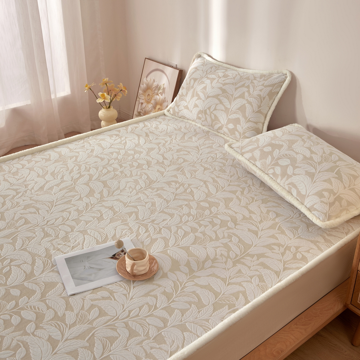 91家纺网 家纺一手货源 找家纺 吾秀家居 2025新款高克重雕花牛奶绒单床笠床笠单件 叶繁