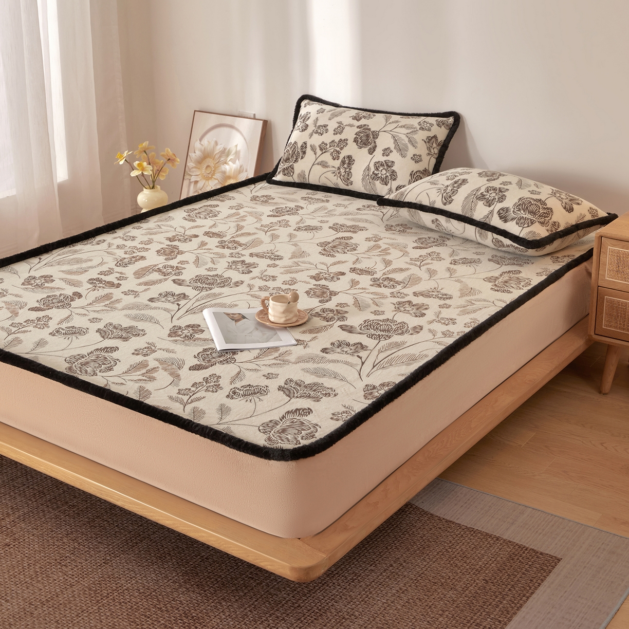 91家纺网 家纺一手货源 找家纺 吾秀家居 2025新款高克重雕花牛奶绒单床笠床笠单件 吟花