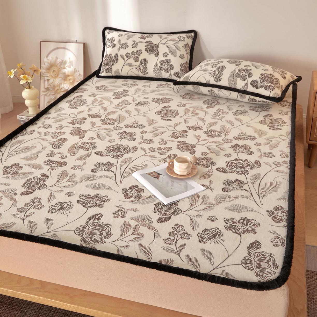 91家纺网 家纺一手货源 找家纺 吾秀家居 2025新款高克重雕花牛奶绒单床笠床笠单件 吟花