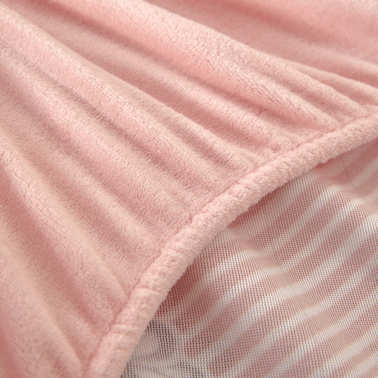 91家纺网 家纺一手货源 找家纺 吾秀家居 2025新款高克重雕花牛奶绒单床笠床笠单件 粉蝶