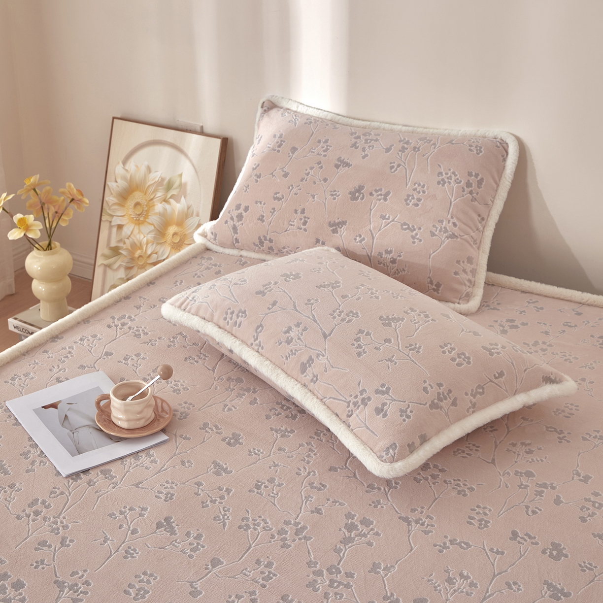 91家纺网 家纺一手货源 找家纺 吾秀家居 2025新款高克重雕花牛奶绒单床笠床笠单件 寒梅