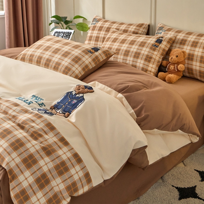 蓝邻家纺 2024新款全棉磨毛卡通刺绣款四件套拼色刺绣系列 绅士熊-咖