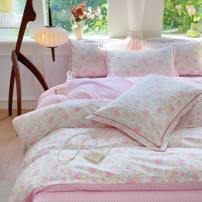 91家纺网 家纺一手货源 找家纺 小叮当家纺仓储工厂店 2025新款直播爆款全棉纯棉四件套吊边一字绣工艺款四件套 嫣然花期-粉