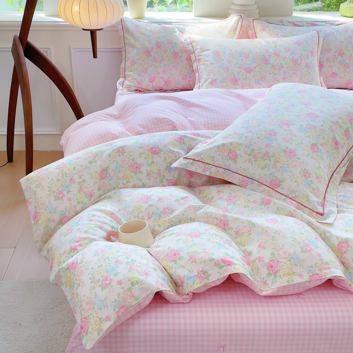 91家纺网 家纺一手货源 找家纺 小叮当家纺仓储工厂店 2025新款直播爆款全棉纯棉四件套吊边一字绣工艺款四件套 嫣然花期-粉