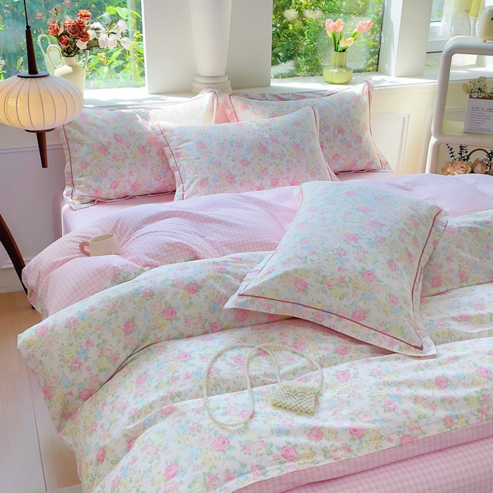 91家纺网 家纺一手货源 找家纺 小叮当家纺仓储工厂店 2025新款直播爆款全棉纯棉四件套吊边一字绣工艺款四件套 嫣然花期-粉