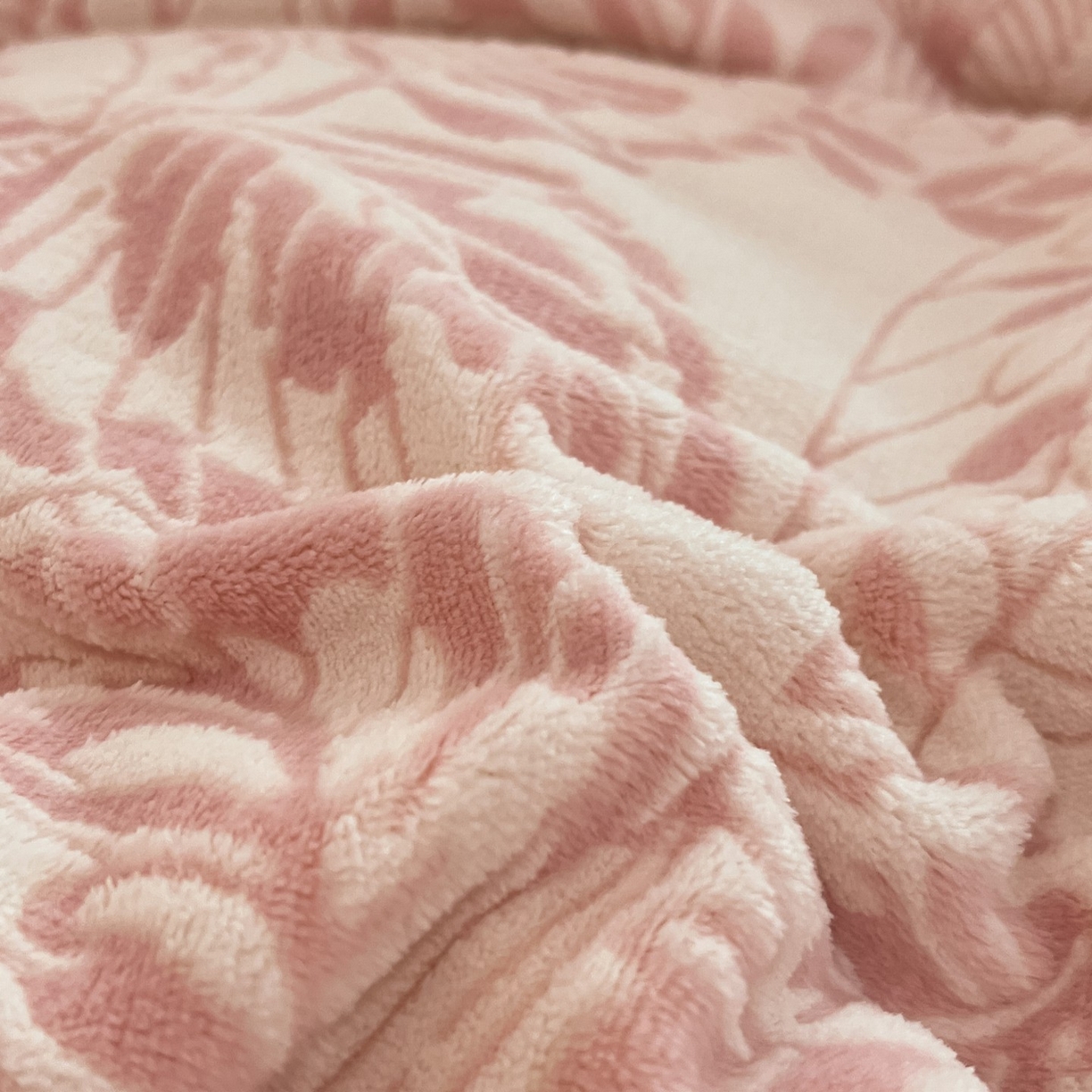 91家纺网 家纺一手货源 找家纺 沐慕 2025新款A类220g加厚烂花牛奶绒B类200g牛奶绒四件套 花朝梦-粉