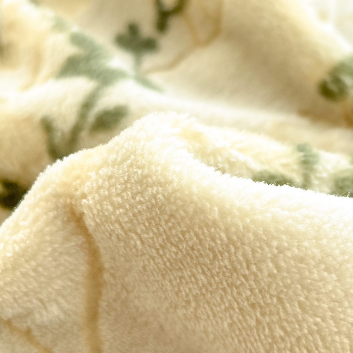 91家纺网 家纺一手货源 找家纺 沐慕 2025新款A类220g加厚烂花牛奶绒B类200g牛奶绒四件套 山茶花语绿