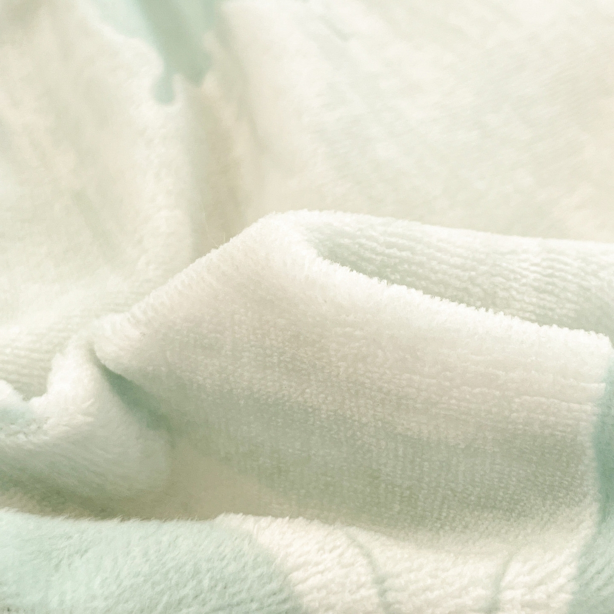 91家纺网 家纺一手货源 找家纺 沐慕 2025新款A类220g加厚烂花牛奶绒B类200g牛奶绒四件套 雾蝶梦绿