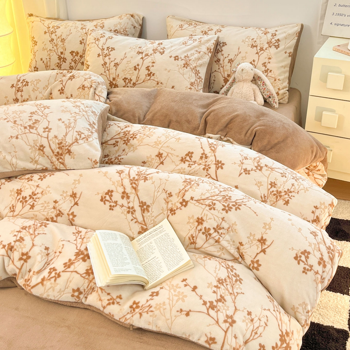 91家纺网 家纺一手货源 找家纺 沐慕 2025新款A类220g加厚烂花牛奶绒B类200g牛奶绒四件套 山茶花语咖