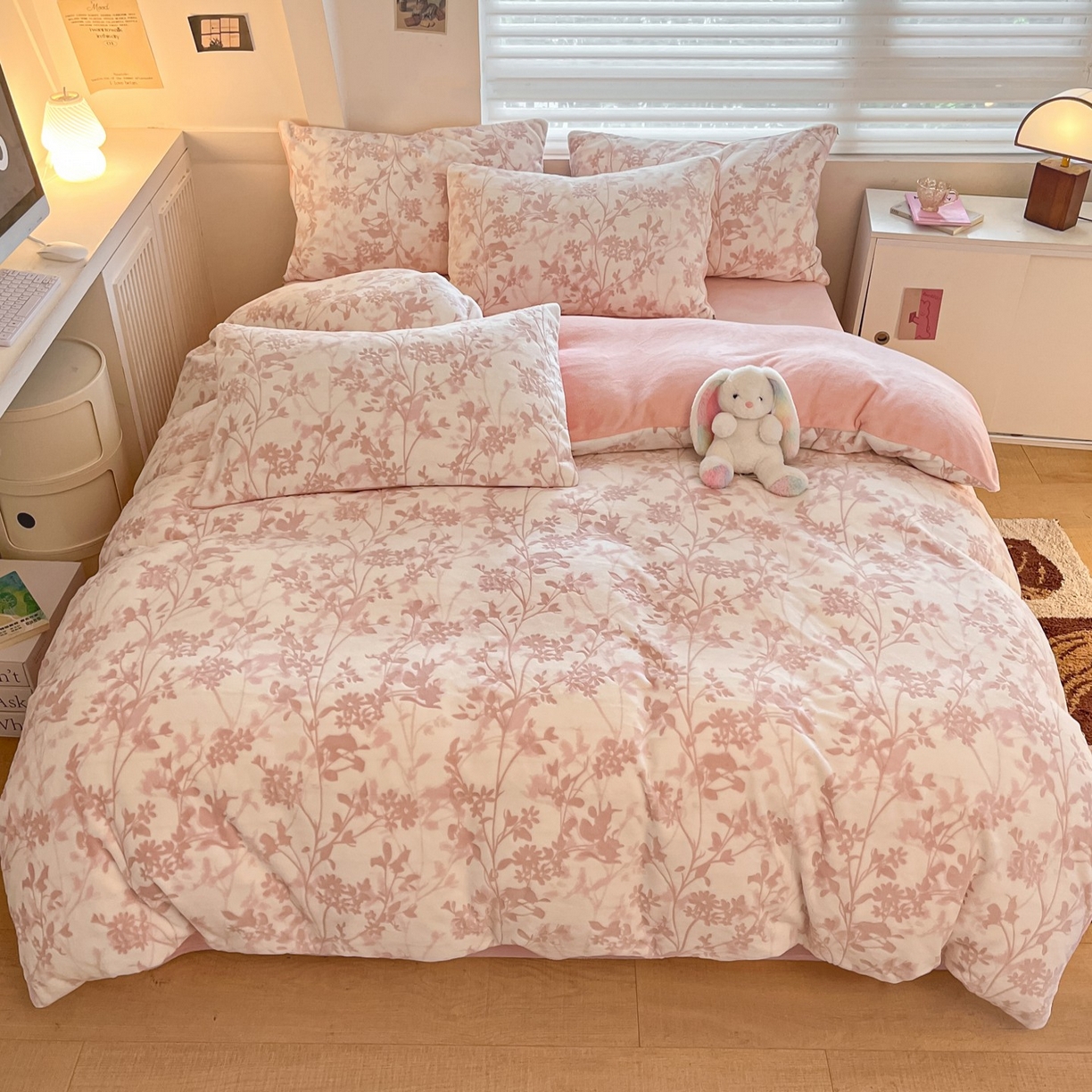 91家纺网 家纺一手货源 找家纺 沐慕 2025新款A类220g加厚烂花牛奶绒B类200g牛奶绒四件套 花朝梦-粉