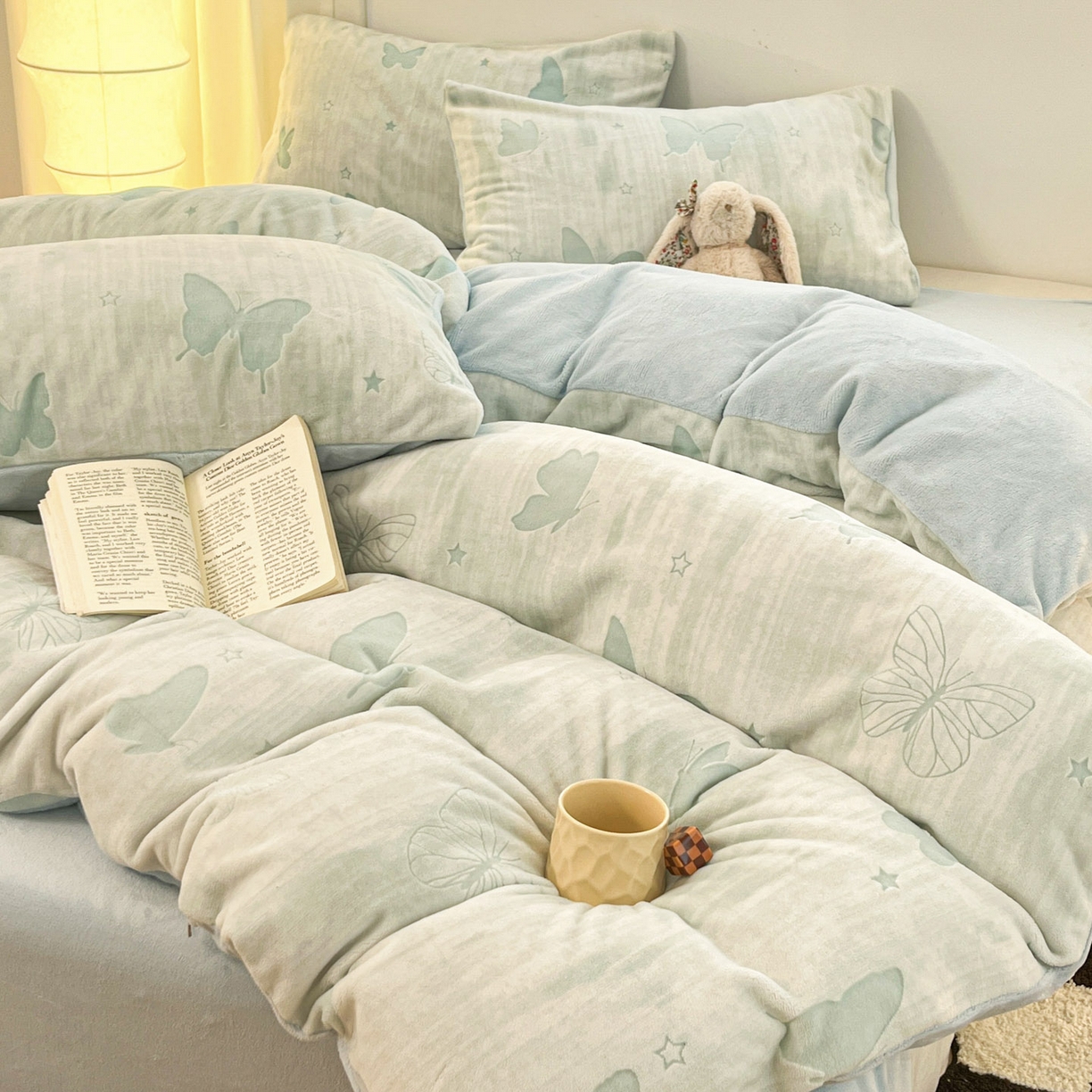 91家纺网 家纺一手货源 找家纺 沐慕 2025新款A类220g加厚烂花牛奶绒B类200g牛奶绒四件套 雾蝶梦绿