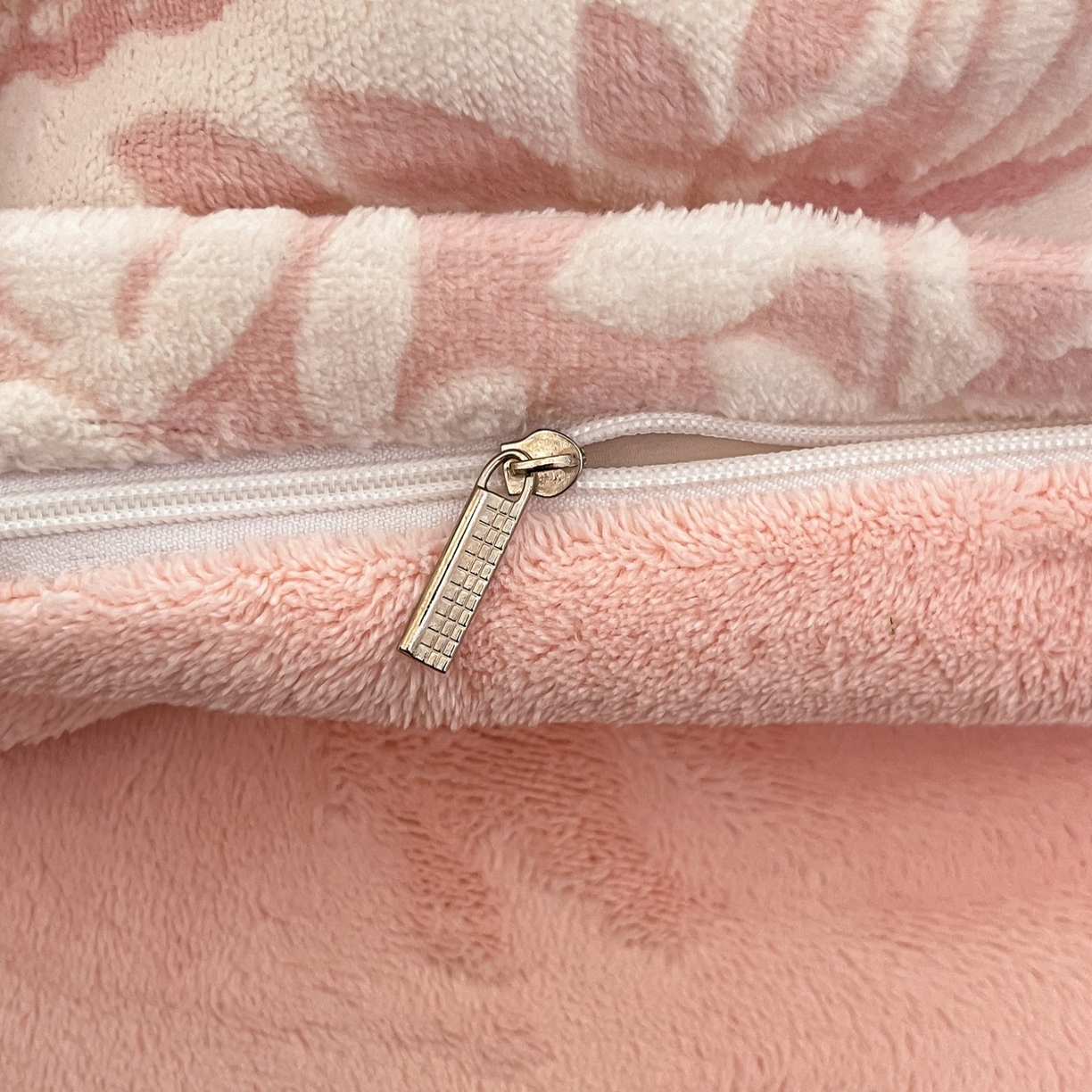 91家纺网 家纺一手货源 找家纺 沐慕 2025新款A类220g加厚烂花牛奶绒B类200g牛奶绒四件套 花朝梦-粉