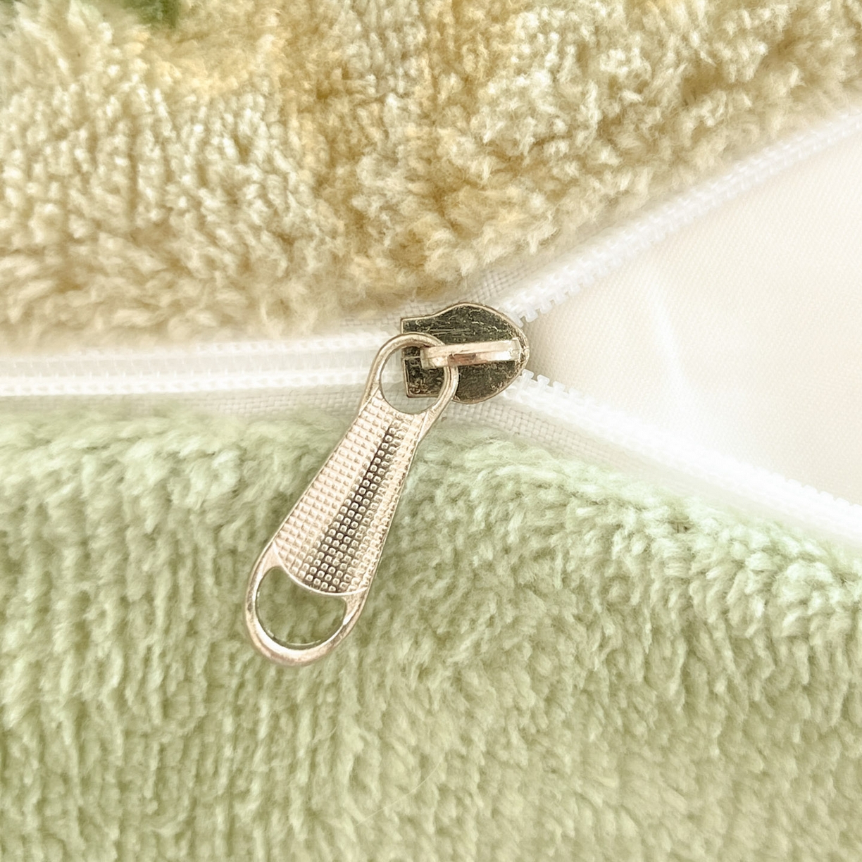 91家纺网 家纺一手货源 找家纺 沐慕 2025新款A类220g加厚烂花牛奶绒B类200g牛奶绒四件套 山茶花语绿