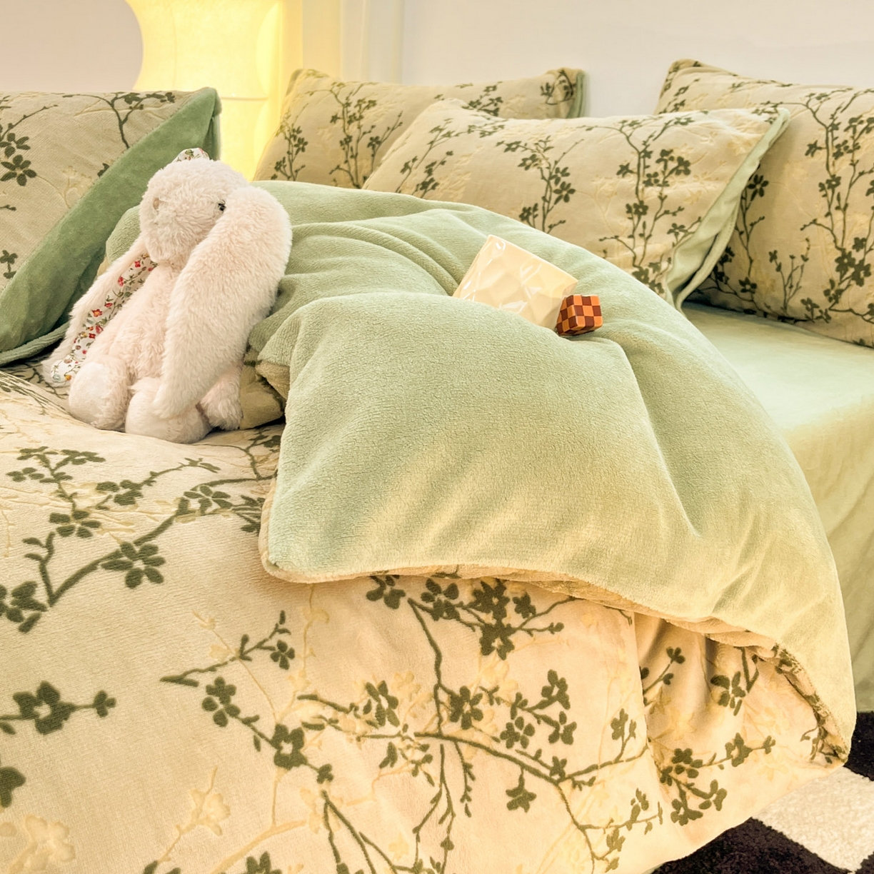 91家纺网 家纺一手货源 找家纺 沐慕 2025新款A类220g加厚烂花牛奶绒B类200g牛奶绒四件套 山茶花语绿