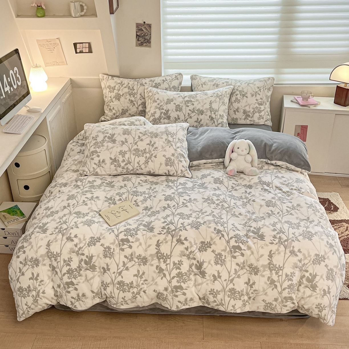 91家纺网 家纺一手货源 找家纺 沐慕 2025新款A类220g加厚烂花牛奶绒B类200g牛奶绒四件套 花朝梦-灰