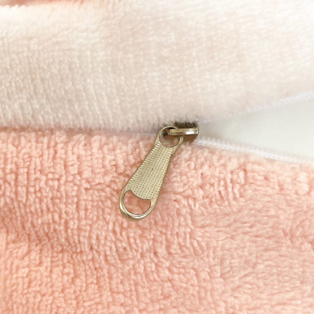 91家纺网 家纺一手货源 找家纺 沐慕 2025新款A类220g加厚烂花牛奶绒B类200g牛奶绒四件套 雾蝶梦粉