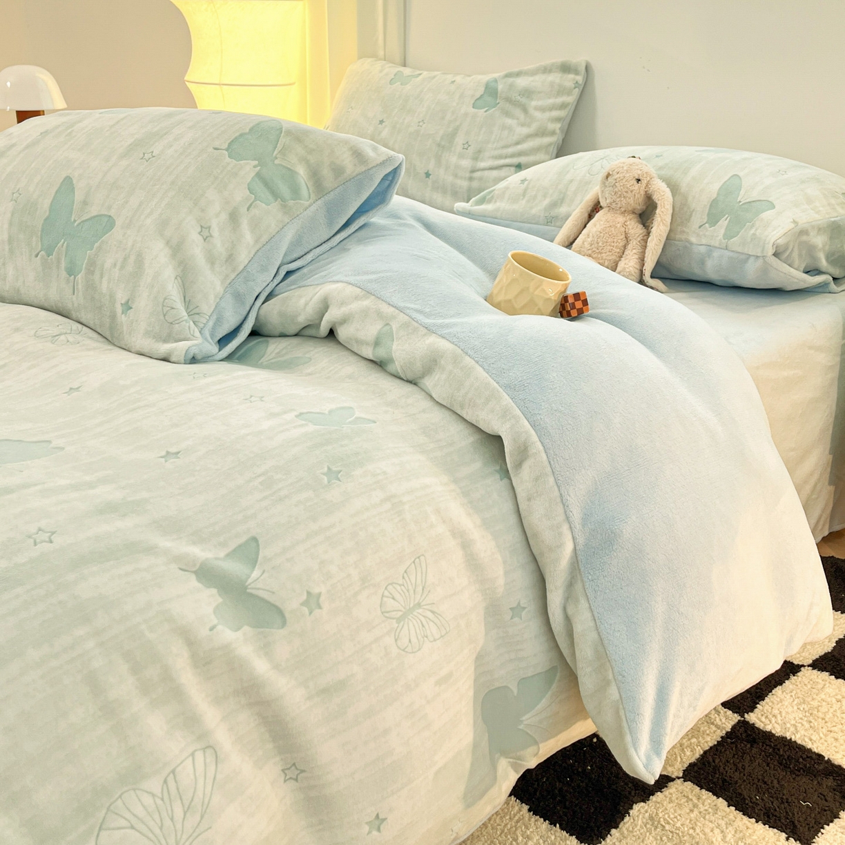 91家纺网 家纺一手货源 找家纺 沐慕 2025新款A类220g加厚烂花牛奶绒B类200g牛奶绒四件套 雾蝶梦绿