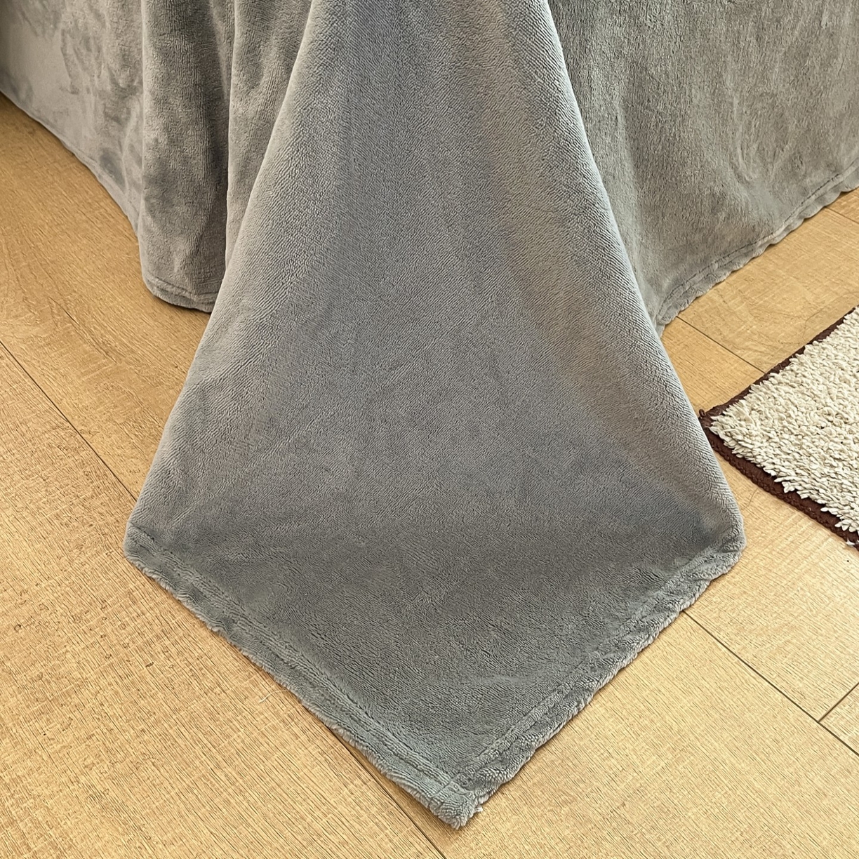 91家纺网 家纺一手货源 找家纺 沐慕 2025新款A类220g加厚烂花牛奶绒B类200g牛奶绒四件套 花朝梦-灰