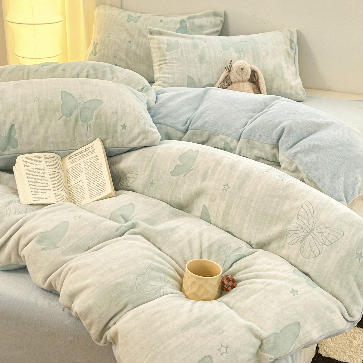 91家纺网 家纺一手货源 找家纺 沐慕 2025新款A类220g加厚烂花牛奶绒B类200g牛奶绒四件套 雾蝶梦绿