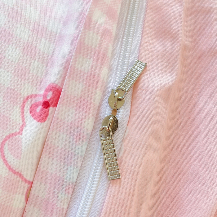 91家纺网 家纺一手货源 找家纺 小叮当家纺仓储工厂店 2025新款直播爆款全棉纯棉四件套吊边一字绣工艺款四件套 恋恋吉米