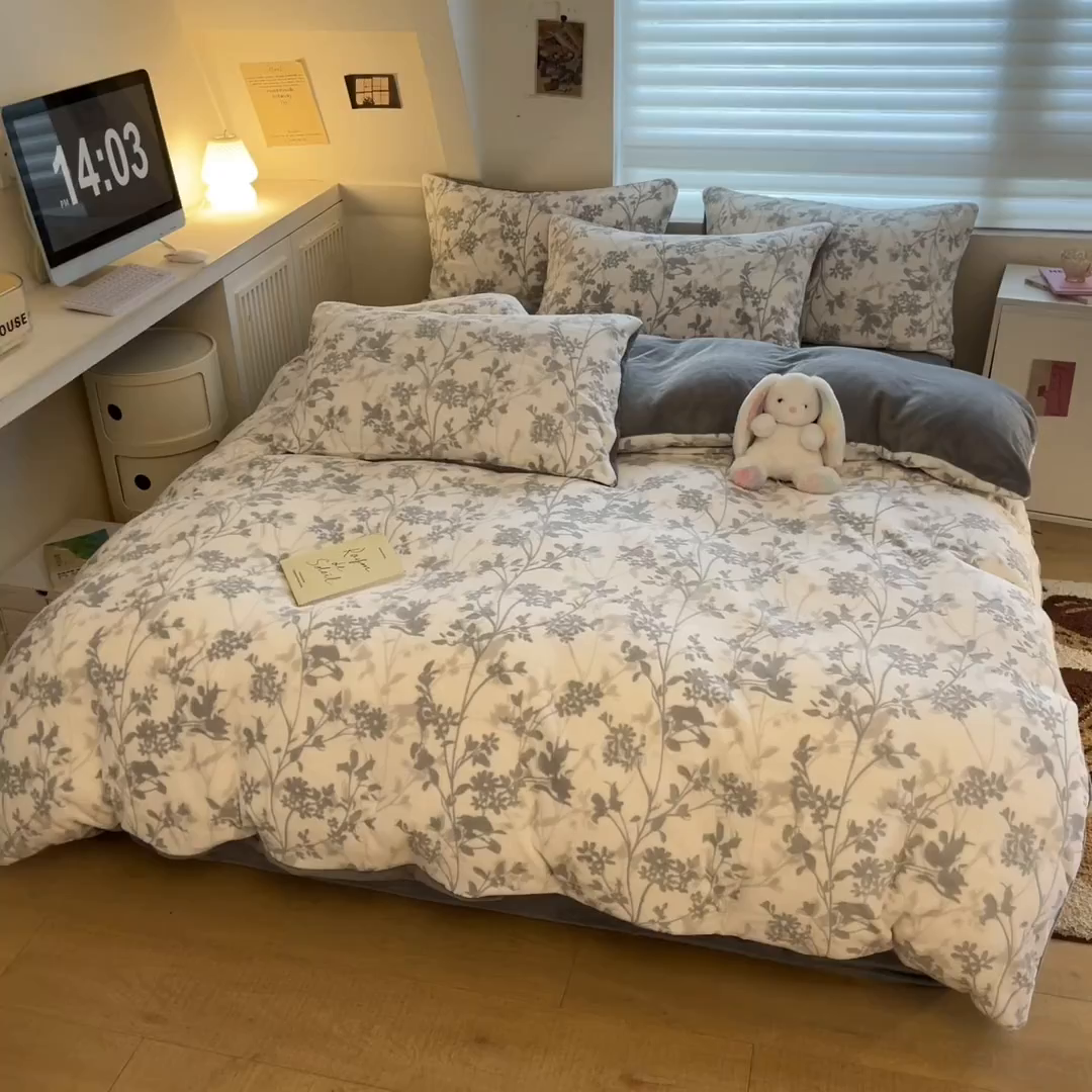 91家纺网 家纺一手货源 找家纺 沐慕 2025新款A类220g加厚烂花牛奶绒B类200g牛奶绒四件套 花朝梦-灰