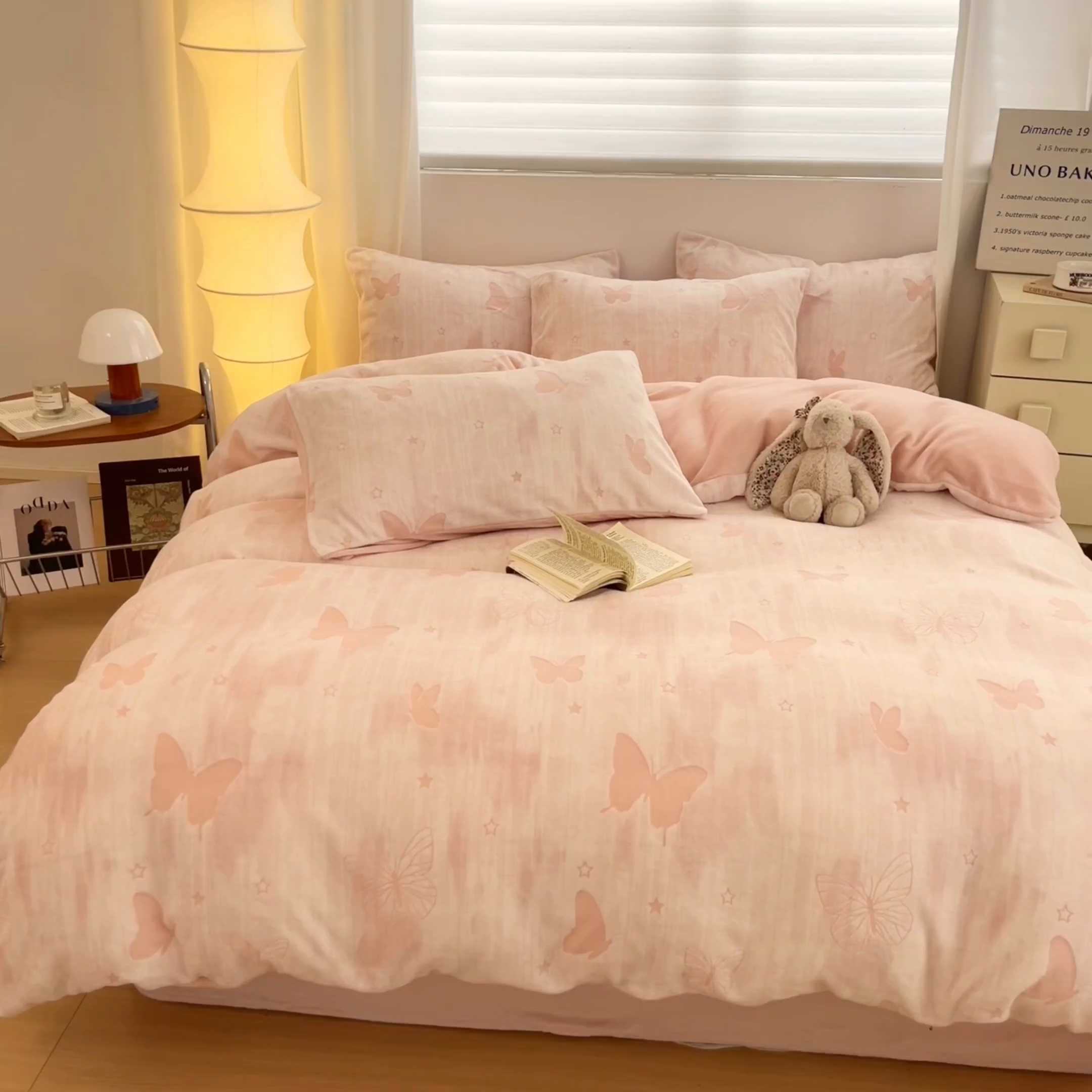 91家纺网 家纺一手货源 找家纺 沐慕 2025新款A类220g加厚烂花牛奶绒B类200g牛奶绒四件套 雾蝶梦粉