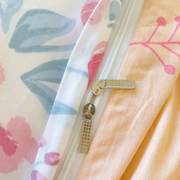 91家纺网 家纺一手货源 找家纺 小叮当家纺仓储工厂店 2025新款直播爆款全棉纯棉四件套吊边一字绣工艺款四件套 琉璃花影