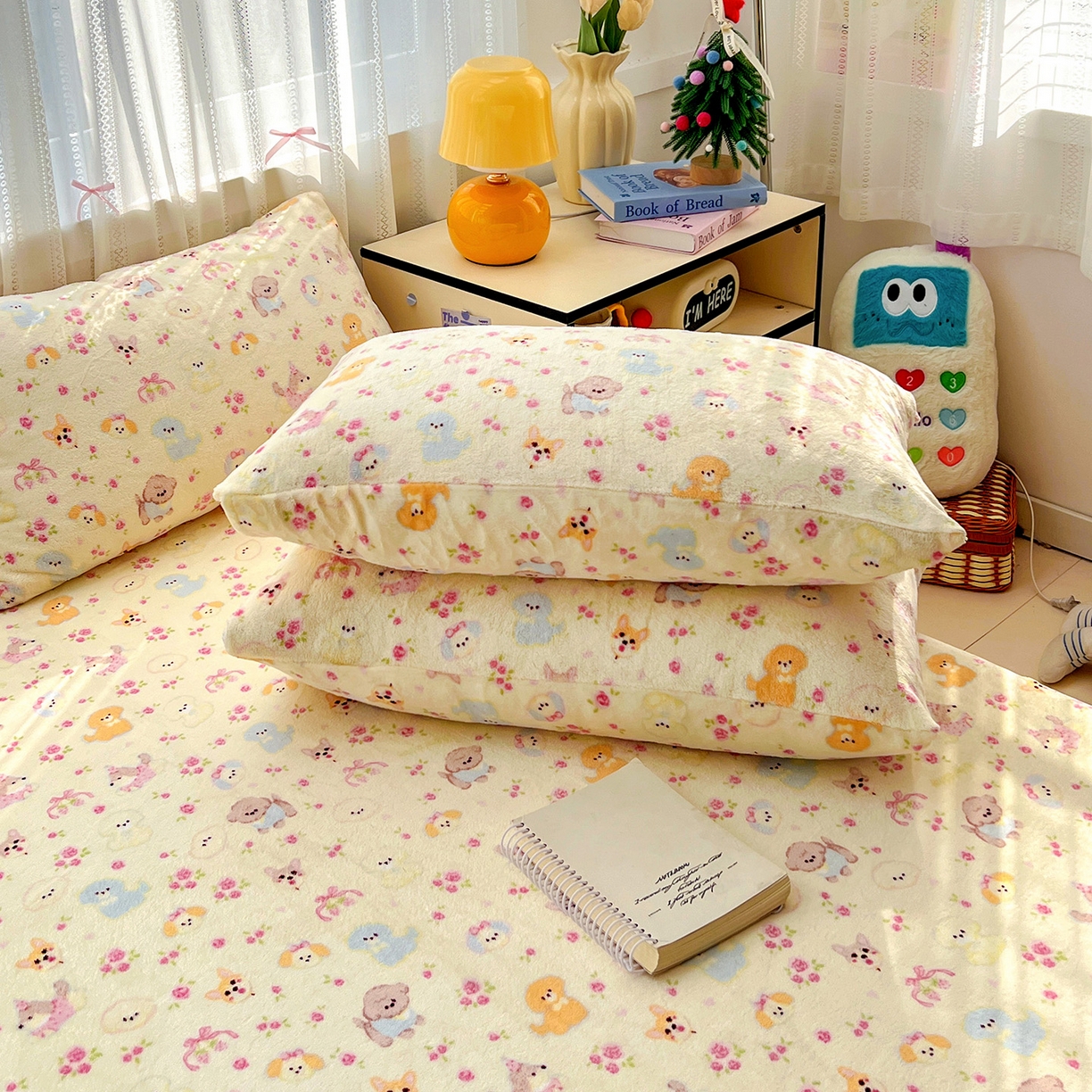 91家纺网 家纺一手货源 找家纺 水木坊 2025新款亲肤舒适牛奶绒印花单件床单 萌宠家族