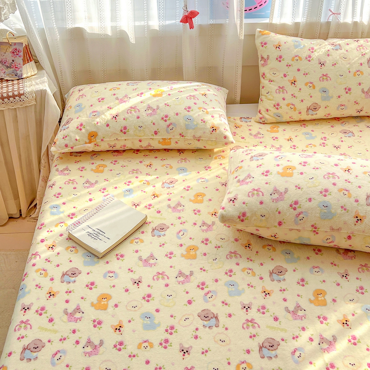 91家纺网 家纺一手货源 找家纺 水木坊 2025新款亲肤舒适牛奶绒印花单件床单 萌宠家族