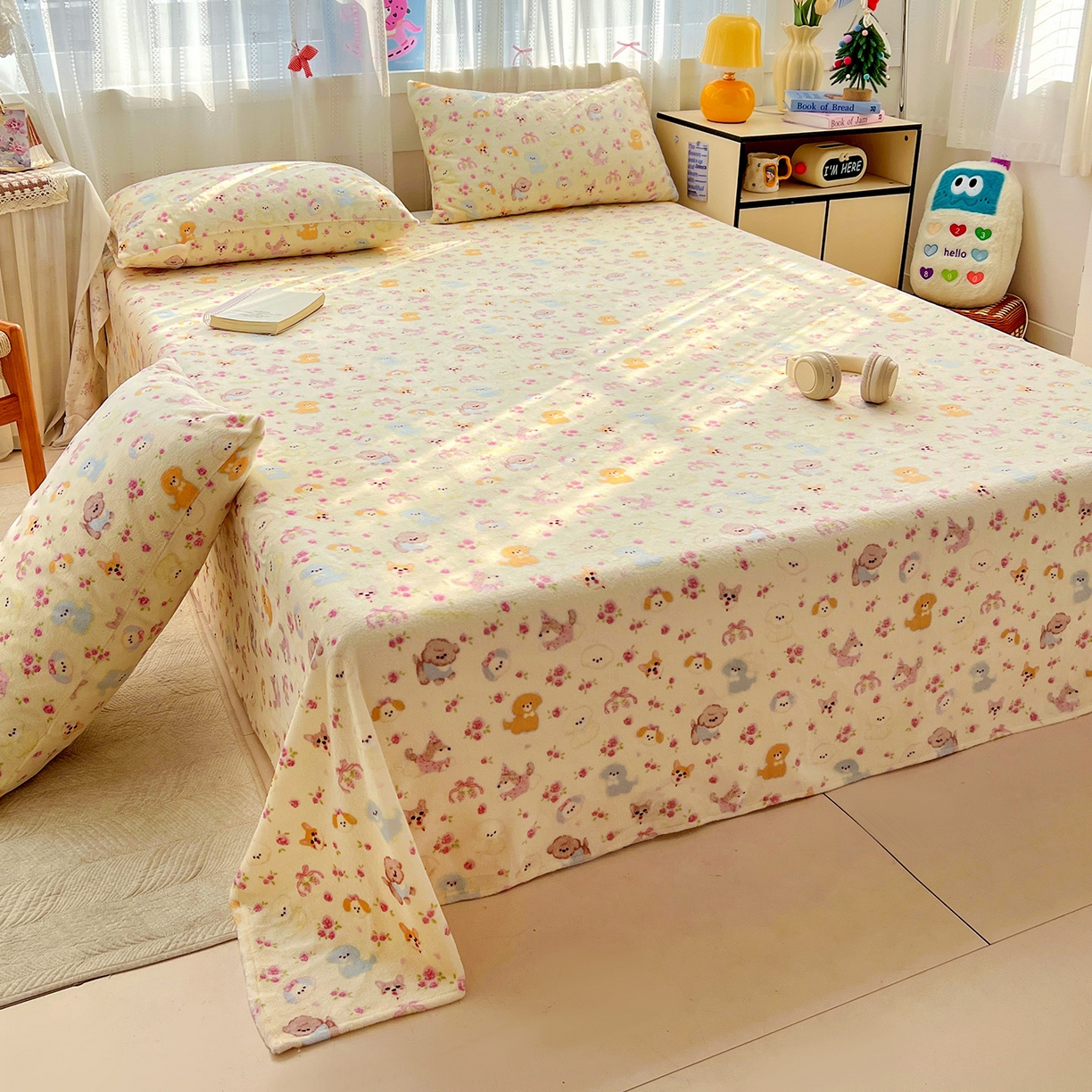 91家纺网 家纺一手货源 找家纺 水木坊 2025新款亲肤舒适牛奶绒印花单件床单 萌宠家族