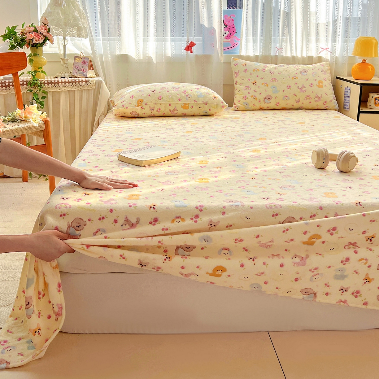 91家纺网 家纺一手货源 找家纺 水木坊 2025新款亲肤舒适牛奶绒印花单件床单 萌宠家族