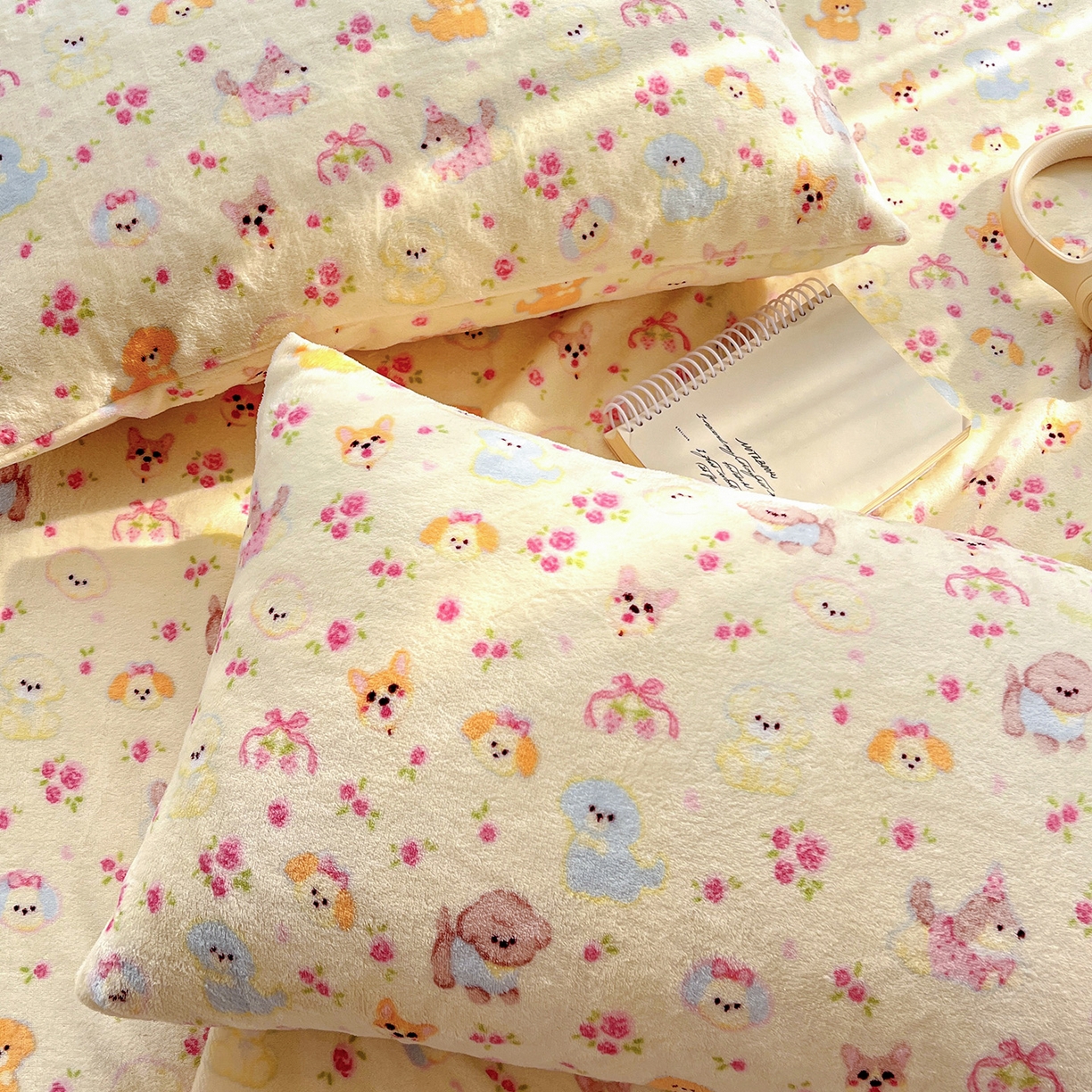 91家纺网 家纺一手货源 找家纺 水木坊 2025新款亲肤舒适牛奶绒印花单件床单 萌宠家族