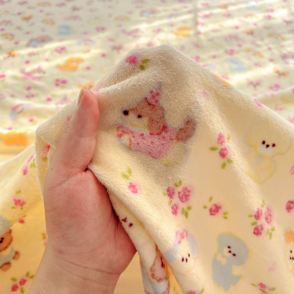 91家纺网 家纺一手货源 找家纺 水木坊 2025新款亲肤舒适牛奶绒印花单件床单 萌宠家族