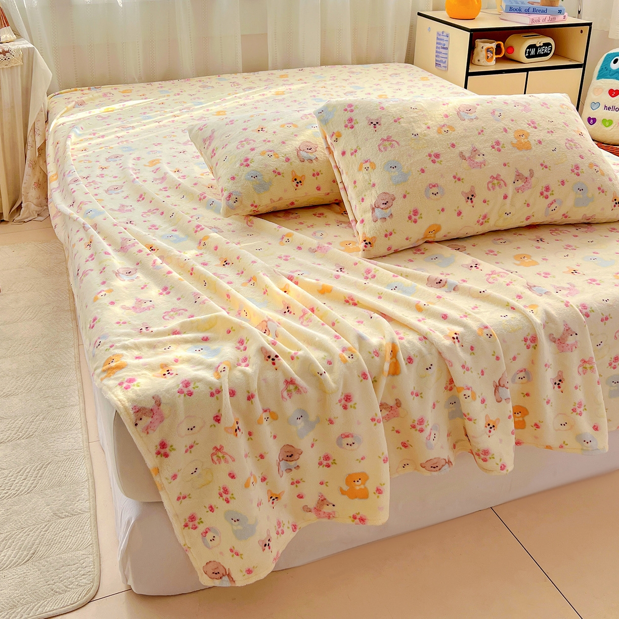 91家纺网 家纺一手货源 找家纺 水木坊 2025新款亲肤舒适牛奶绒印花单件床单 萌宠家族